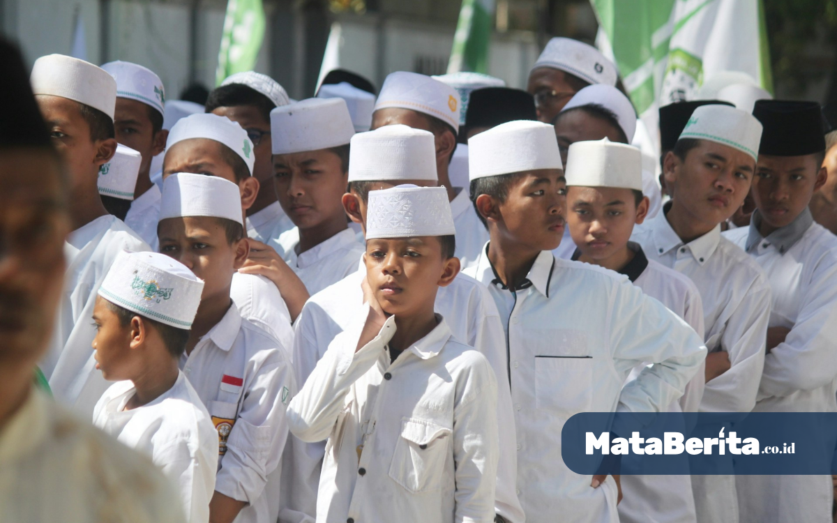 Teks Ikrar Santri