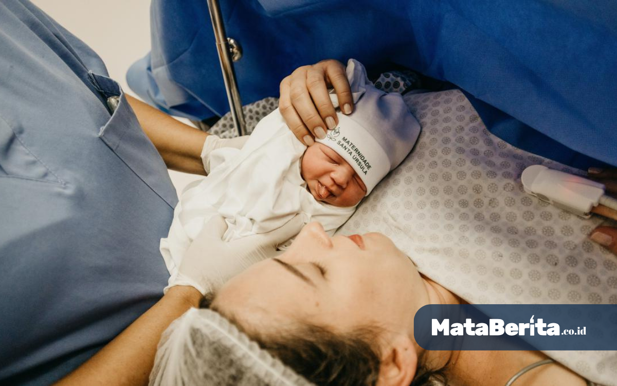 Arti Mimpi Melahirkan Anak Perempuan