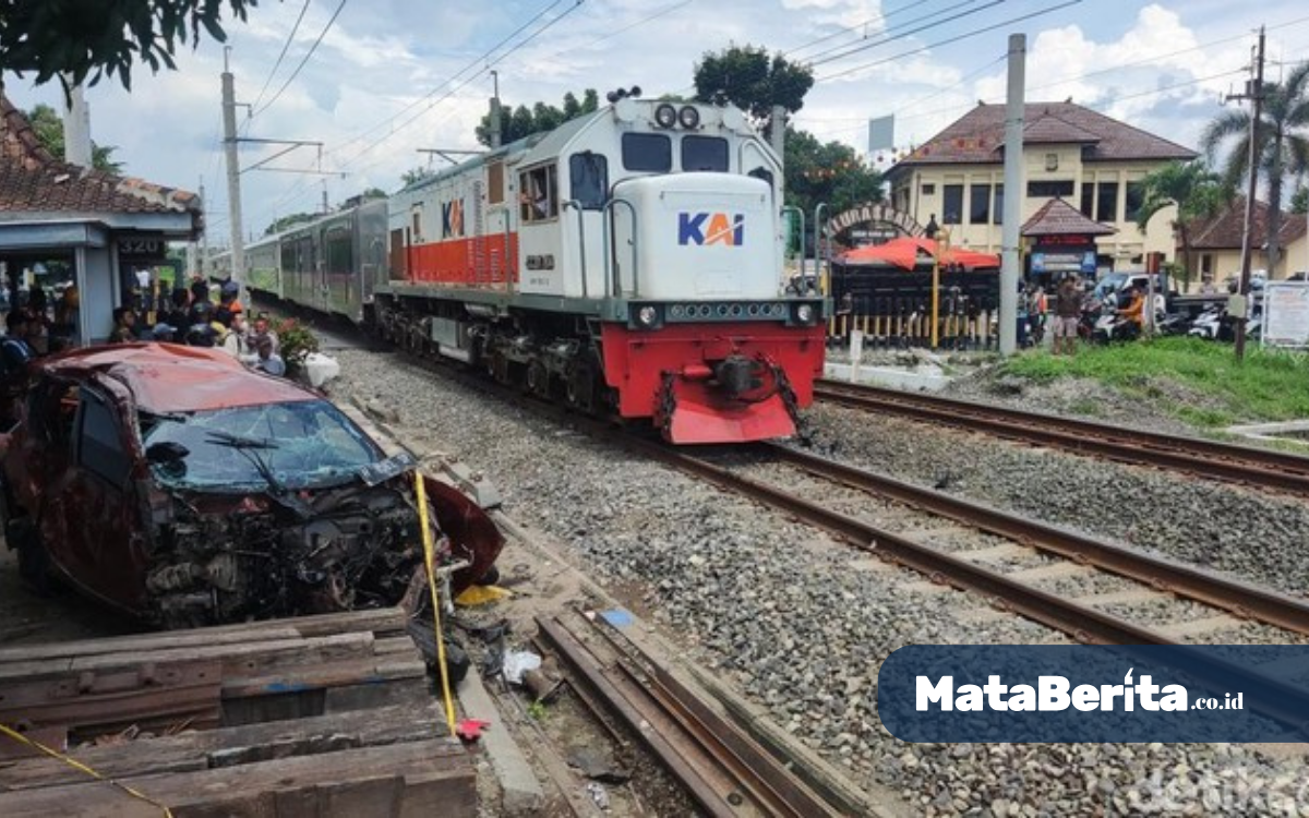 Kecelakaan Kereta Tabrak Mobil