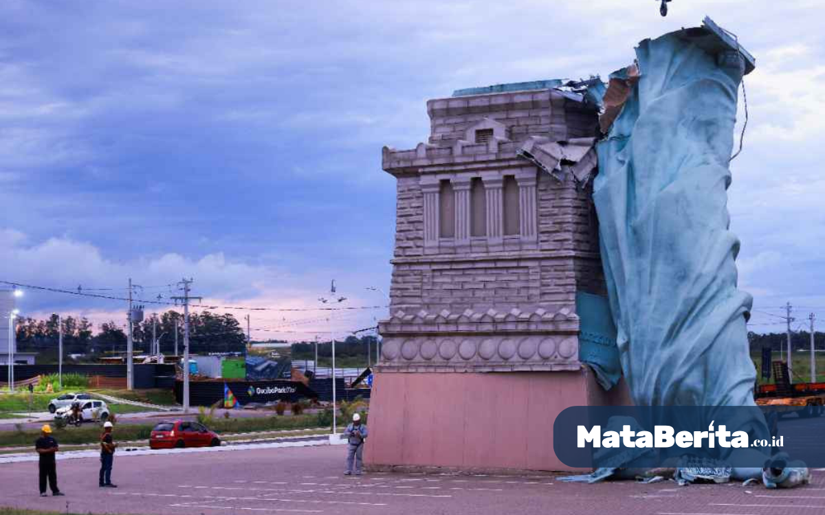 Viral Patung Liberty Roboh di Media Sosial