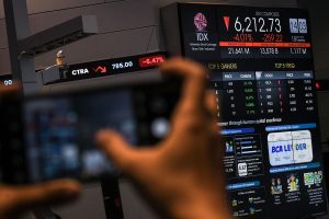 IHSG Zona Hijau Lagi! Bangkit ke Level 8.300 di Tengah Gejolak!