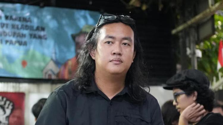 Anies dan Novel Baswedan Jenguk Andrie Yunus di RSCM, Kondisi Sadar tapi Masih Isolasi