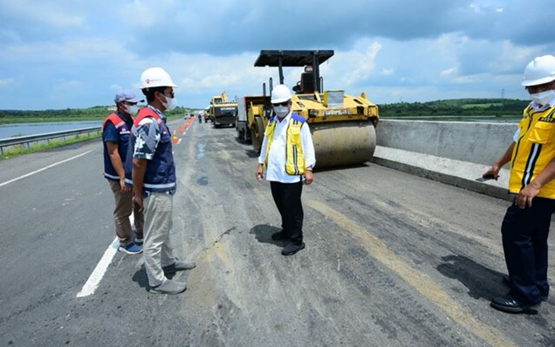 Pecah Ban Massal di Tol Jagorawi Arah Bogor, Jasa Marga Langsung Perbaiki Jalan Tol